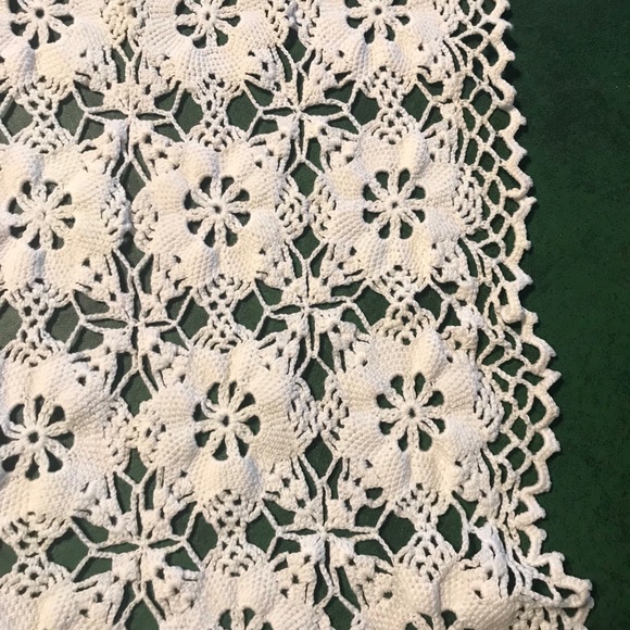s-l400.jpg Vtg Lace Table Runner Dresser Scarf Hand Crochet Rectangle Doily